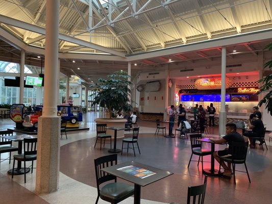 A Food Lover’s Guide to Northlake Mall: Dining Options and Reviews